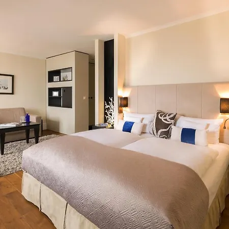 ホテル Strandhotel Ostseeblick 4*