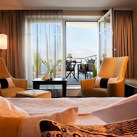 Strandhotel Ostseeblick ホテル ゼーバート・ヘリングスドルフ