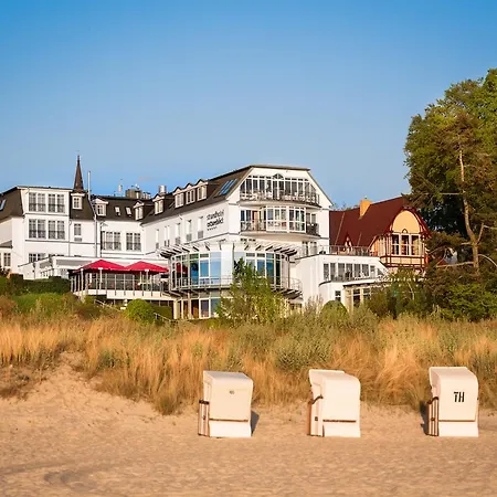 ホテル Strandhotel Ostseeblick 4*