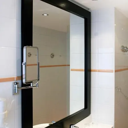 ホテル Strandhotel Ostseeblick 4*