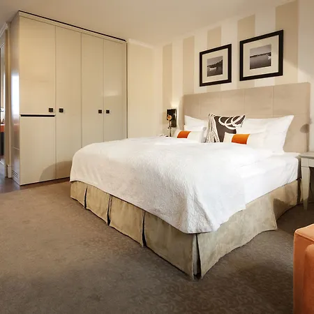 Strandhotel Ostseeblick ホテル ゼーバート・ヘリングスドルフ